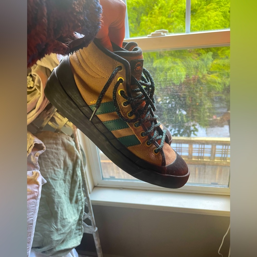 Men’s Adidas Matchcourt skate shoes size 7 (8.5/9 Women)